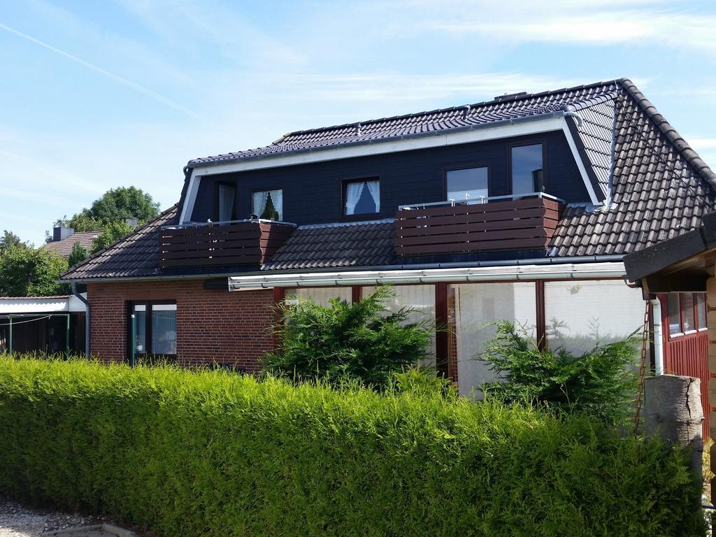 Haus Lily Nr.02 Bis Zu 6 Personen Davon Max. 2 Kinder Busum Exterior photo